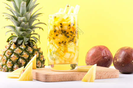 百香果菠萝水果饮料图片