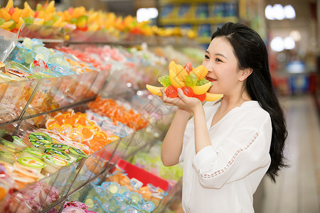 美女超市购物图片