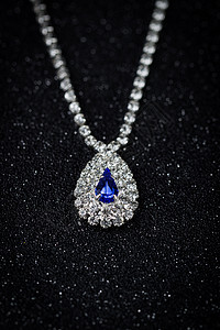 手绘蓝宝石钻石项链首饰背景