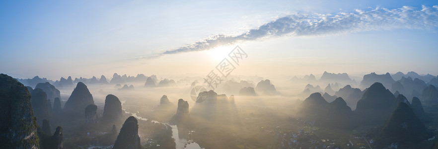 山川俯视中国广西省阳朔县十里画廊景区日出背景