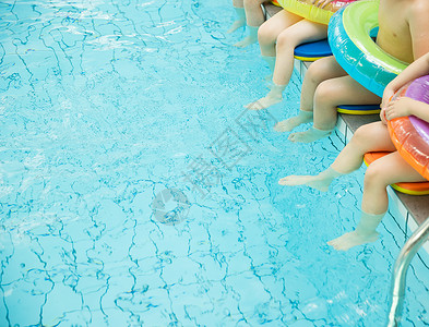 空中游泳池儿童游泳班上课背景