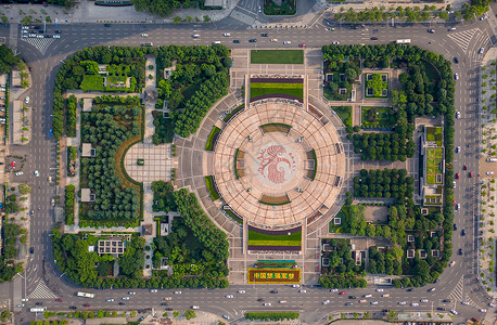航拍武汉洪山广场繁忙交通图片