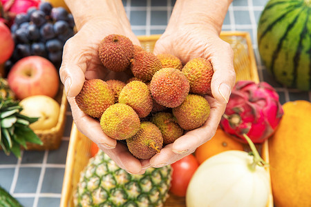 食品农产品捧着水果的双手背景