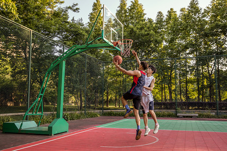 打篮球单挑竞争体育高清图片
