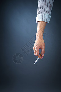 男士抽烟特写背景图片