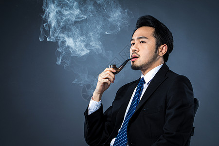 男士抽烟斗背景图片