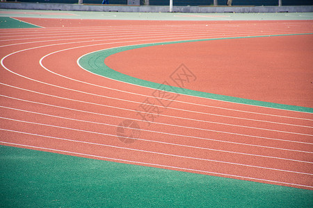体育场上的塑胶跑道背景图片