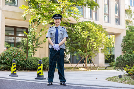 保安户外巡逻图片