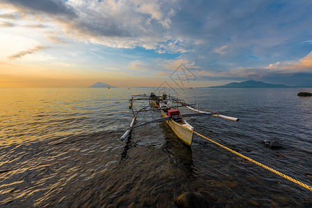 印尼巴厘岛海边夕阳风光背景图片