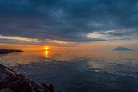 印尼巴厘岛海边夕阳风光图片