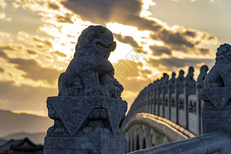 云哥特式颐和园十七孔桥的石狮背景