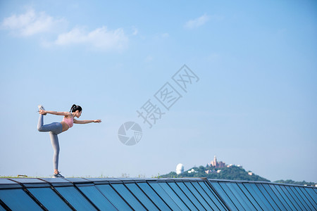 女性户外运动图片