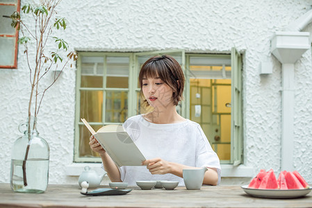 短发美女人像高清图片