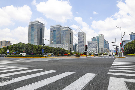 上海CBD建筑群和街道路口背景图片