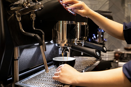 咖啡厅服务员制作咖啡做咖啡背景