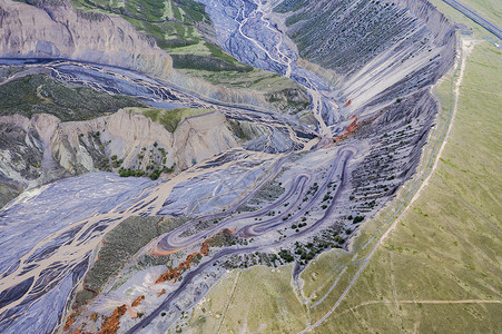 新疆峡谷雅丹航拍风光背景图片