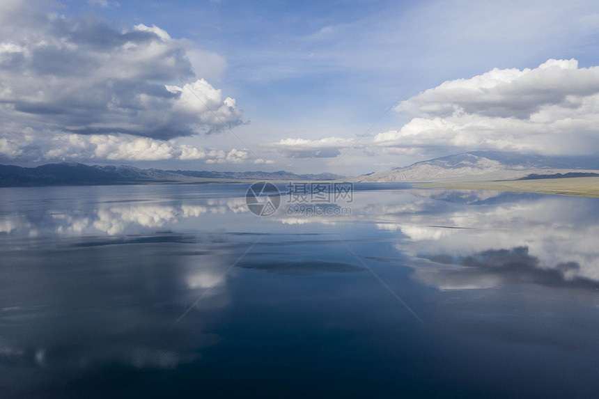 新疆赛里木湖航拍风景图片