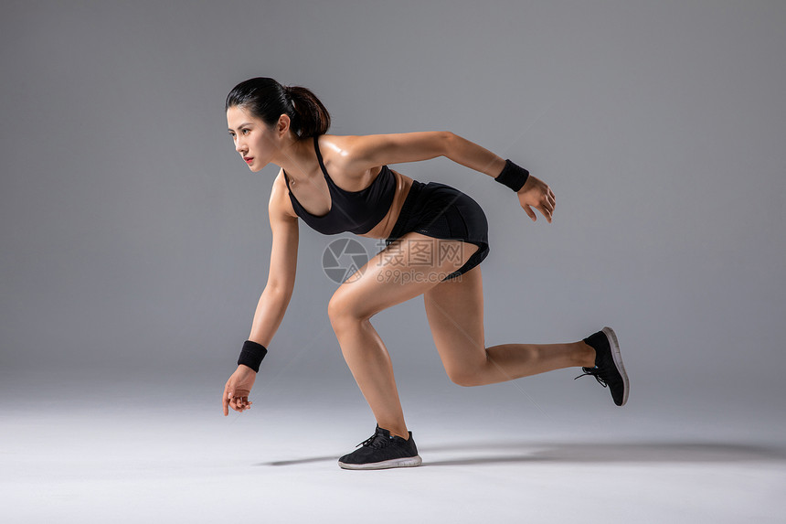 女性运动跑步图片