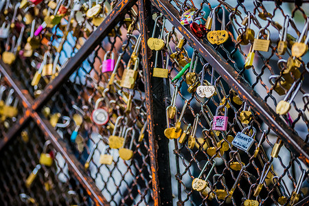 锁爱心法国巴黎爱心锁桥背景