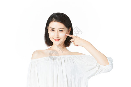 美女涂抹乳液图片