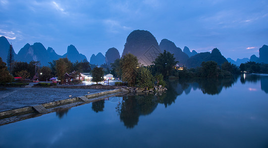 河面冰封阳朔县十里画廊景区傍晚风光背景