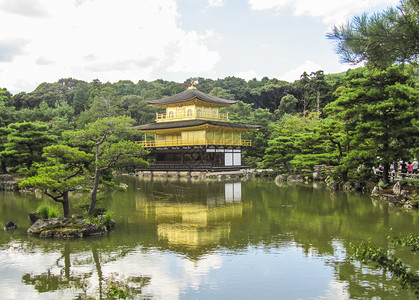 日本京都著名的旅游景点金阁寺图片