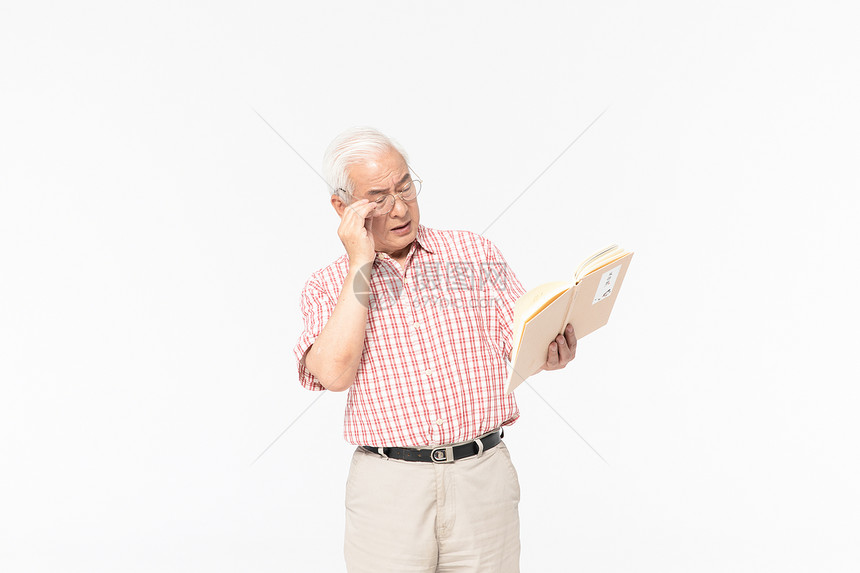 老爷爷看书图片