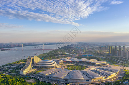 体育场博卡小辈长江边武汉国际博览中心太阳能屋顶环保建筑背景
