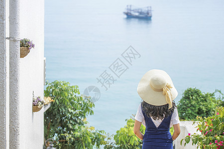 阳台看海女孩看海远方背影背景