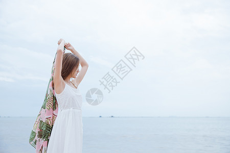 夏日海边清新美女背景图片