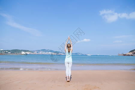 海边夏日美女运动图片