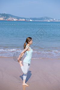 海边夏日美女运动图片