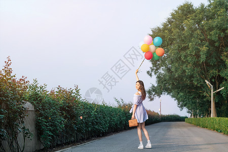 拿气球的女孩背景图片