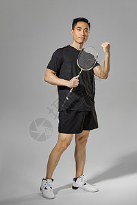 运动男性打羽毛球背景图片