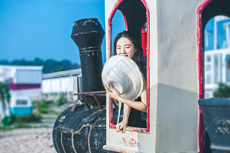 火车旅行人像背景图片