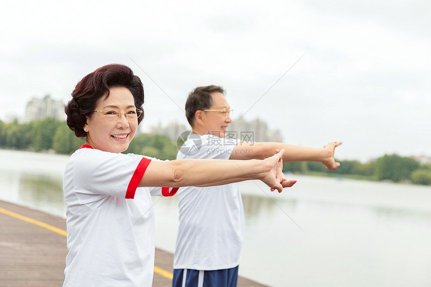 老年人运动锻炼 图片