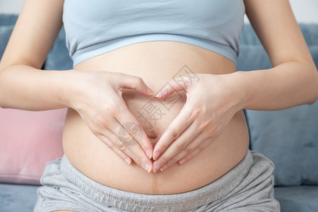 孕妇比心图片