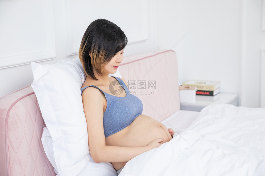 孕妇休息图片