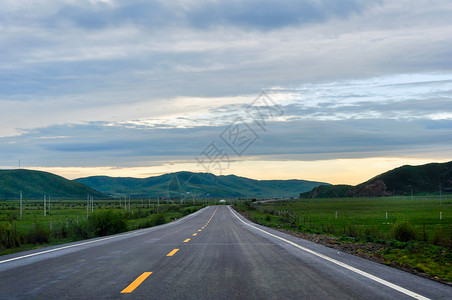 山区路天边公路背景