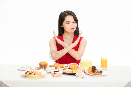 美女抵挡美食诱惑图片