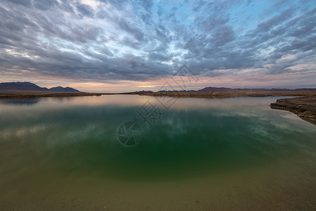 翡翠湖日出背景图片