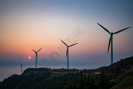 山顶黄昏三爪山的风车日落背景