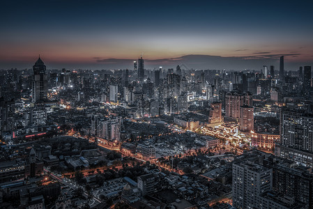 夜景天台黄昏中的城市天际线背景