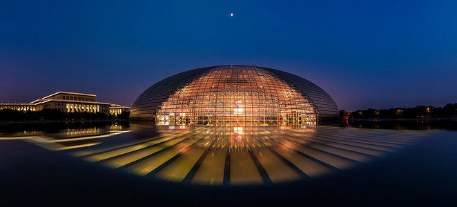 北京黄昏夜幕中的国家大剧院背景