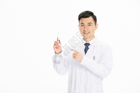 男性医生展示体温计图片
