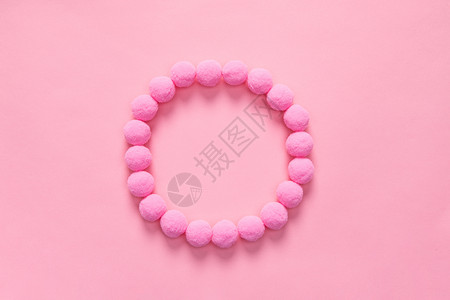 粉色圆环彩色毛绒球圆环背景