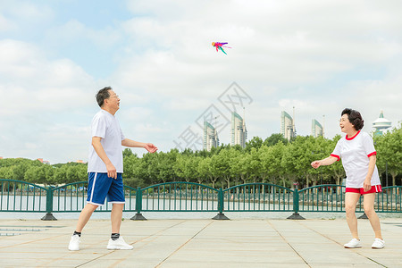 踢毽子爷爷奶奶互动背景