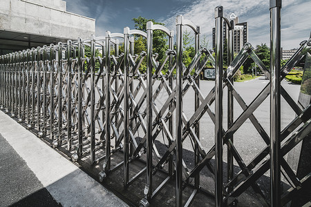 中国大学校门小区电动伸缩推拉门背景