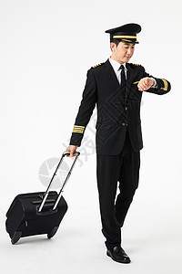 飞行员拉行李箱图片