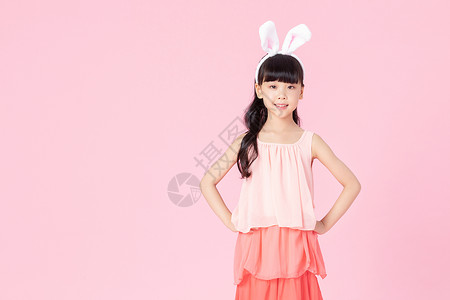 可爱小女孩带着兔耳朵背景图片